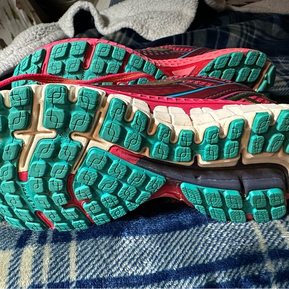 SALE—Brooks Vibrant Red & Teal Athletic Shoes - Picture 6 of 9